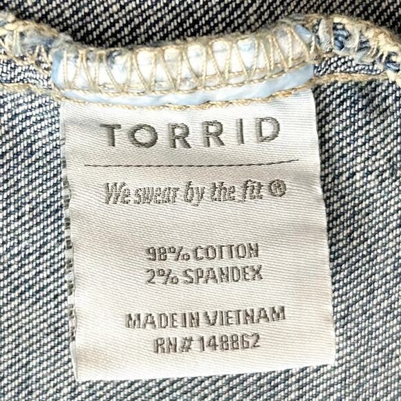 Torrid Faded Distressed Stretch Denim Jacket 4X - Picture 9 of 9